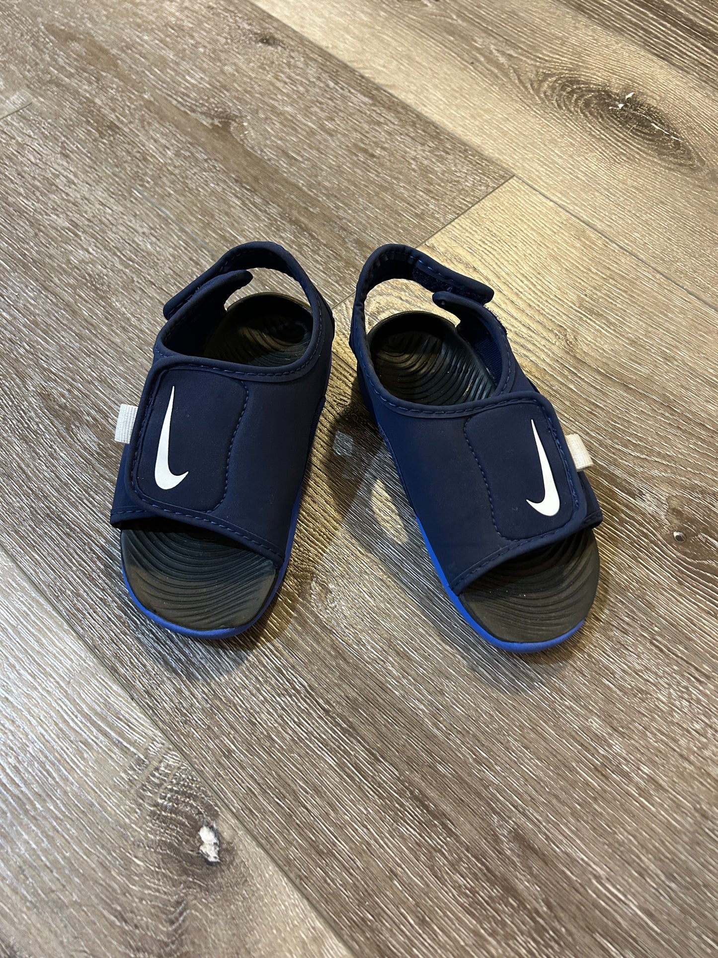 9c nike sunray sandals